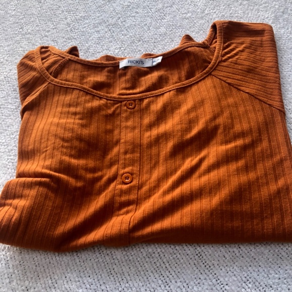 Ricki’s burnt orange button up top, short sleeves. Button top, new or like new - Picture 6 of 6